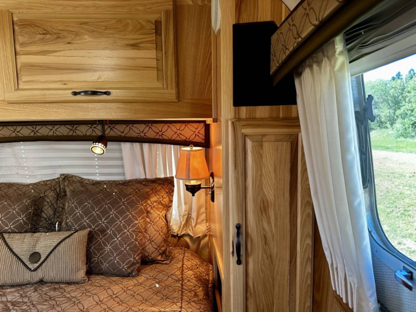 A photo of this 2009 Airstream CLASSIC LIMITED 34 SO