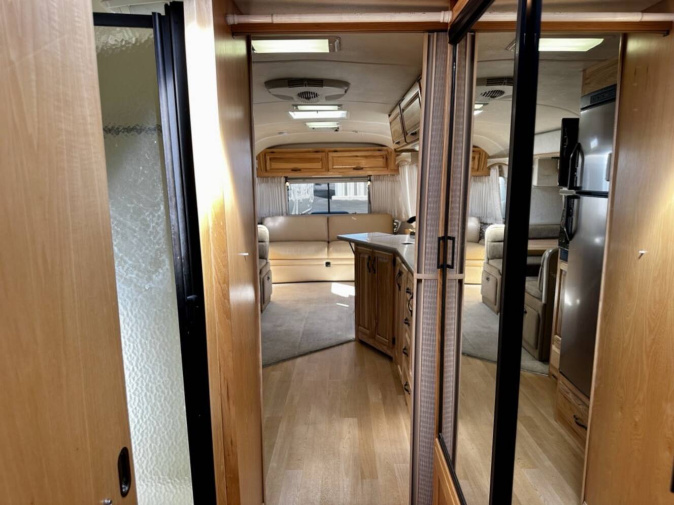 A photo of this 2009 Airstream CLASSIC LIMITED 34 SO
