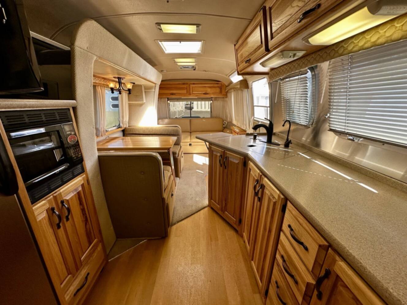 A photo of this 2009 Airstream CLASSIC LIMITED 34 SO