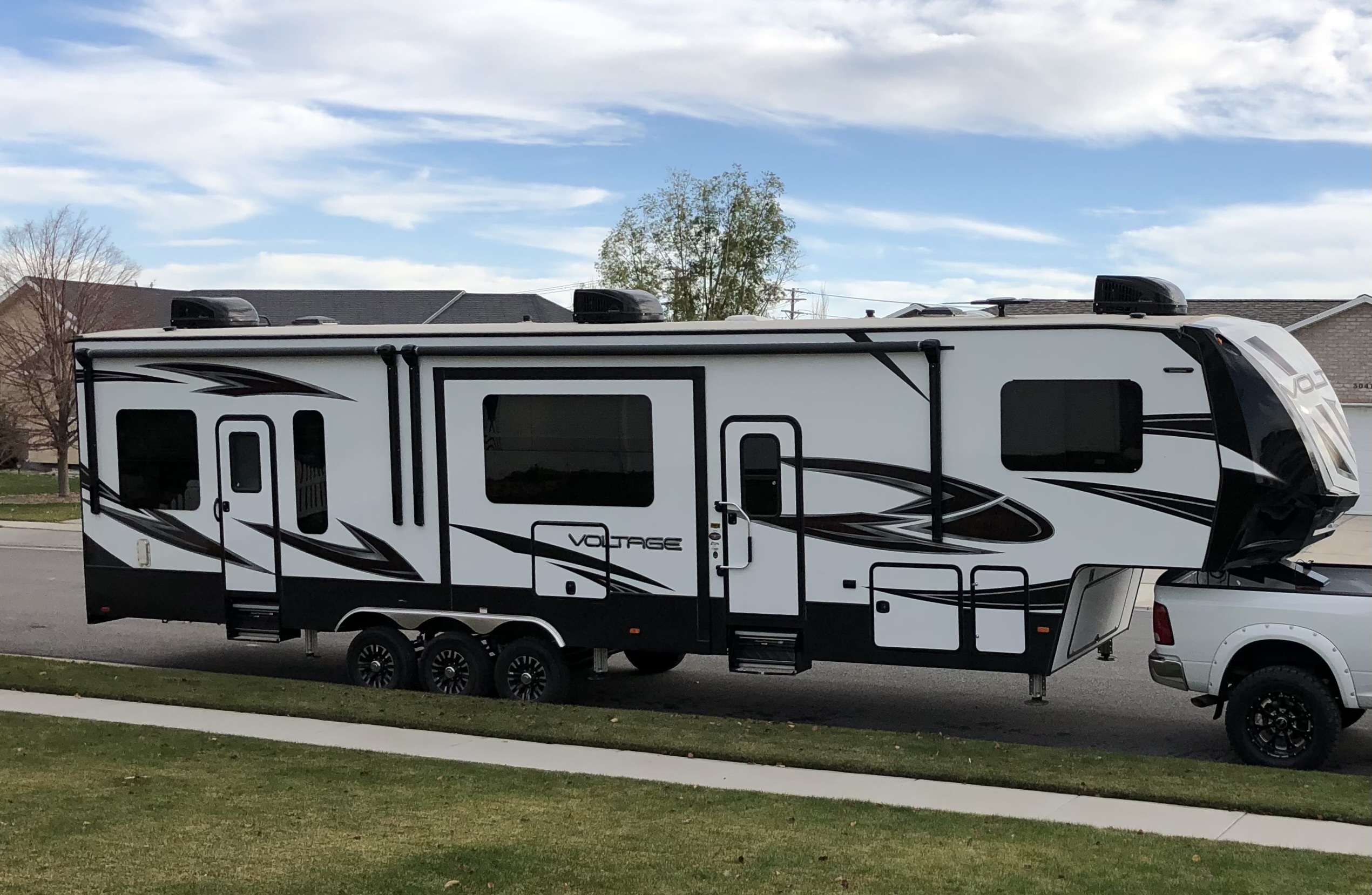 2018 Dutchmen VOLTAGE 3805 in riverton UT