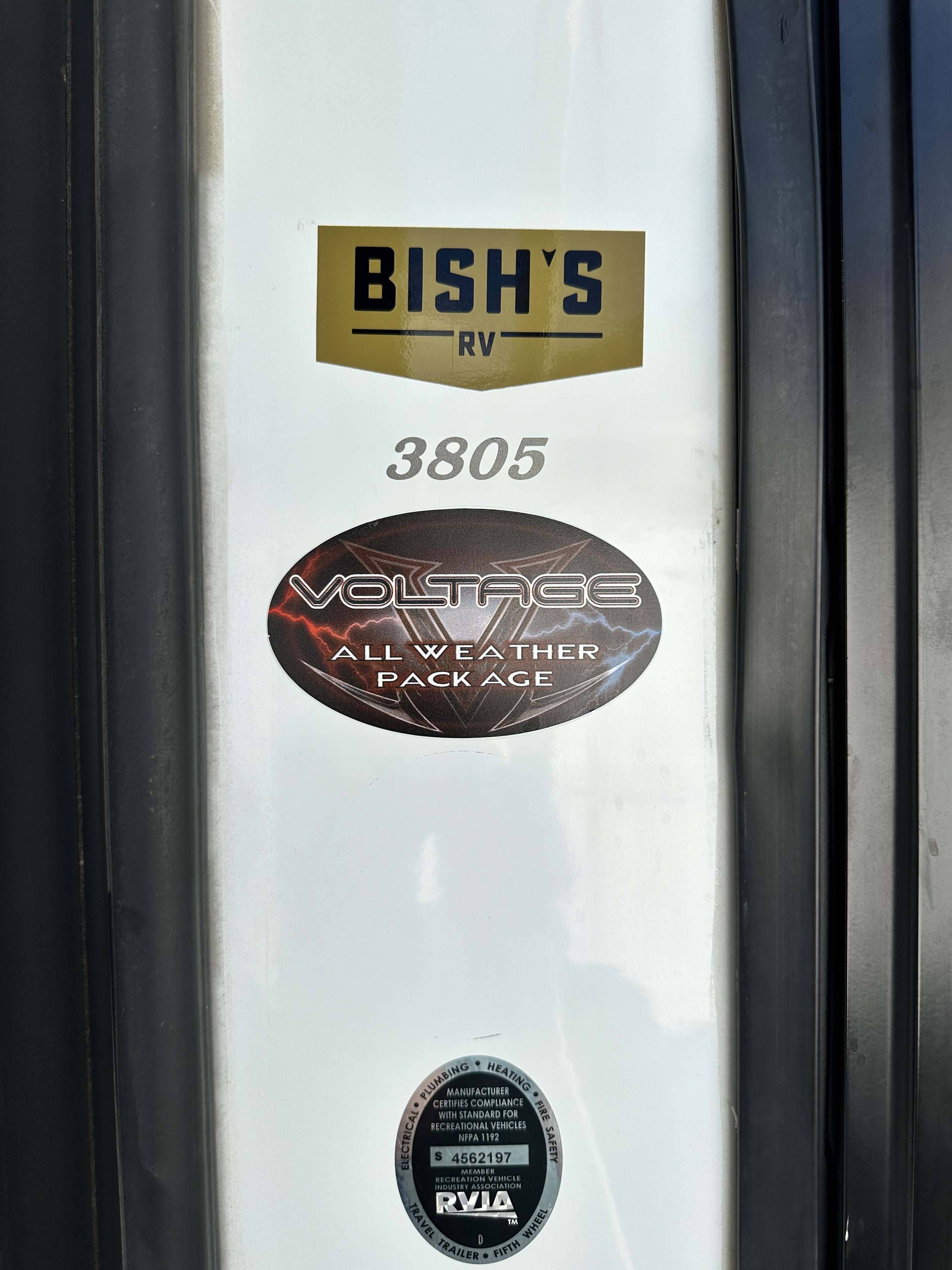 2018 Dutchmen VOLTAGE 3805 in riverton UT