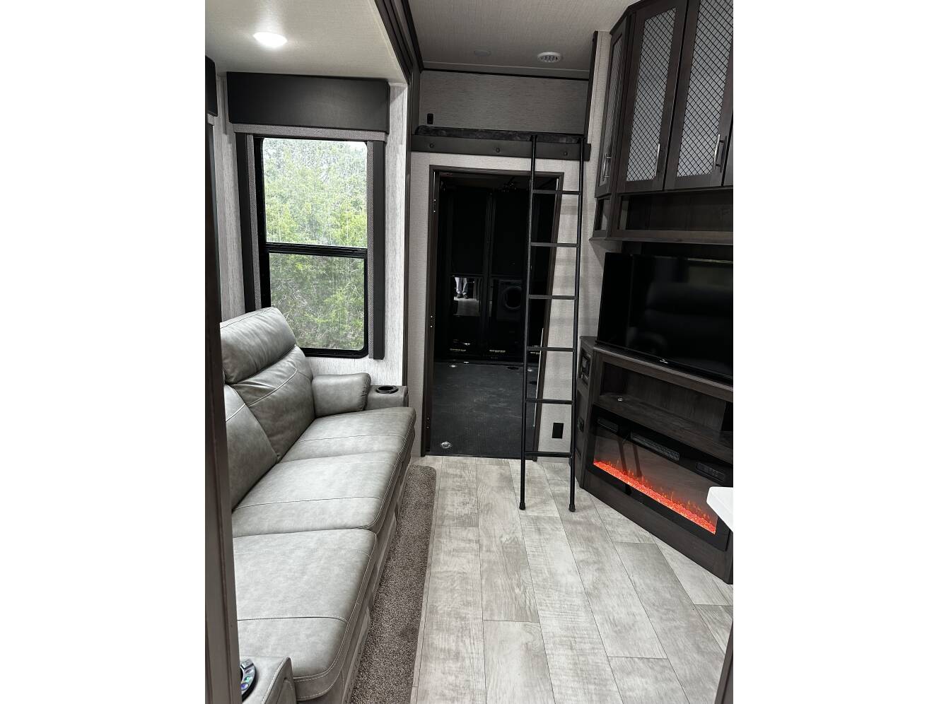 A photo of this 2021 Grand Design MOMENTUM G-CLASS 320G