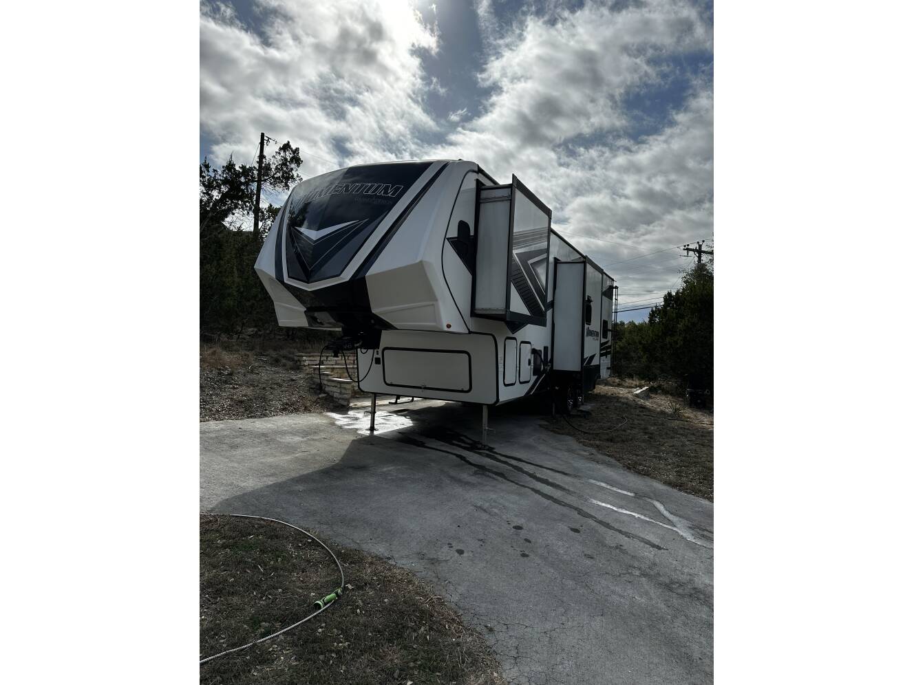 A photo of this 2021 Grand Design MOMENTUM G-CLASS 320G