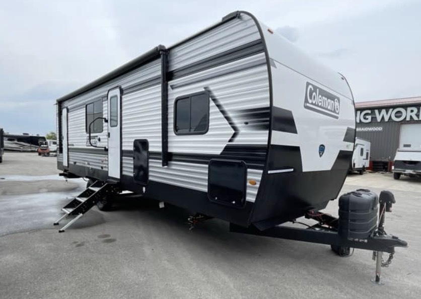 2025 Keystone COLEMAN LANTERN 28BHS RV