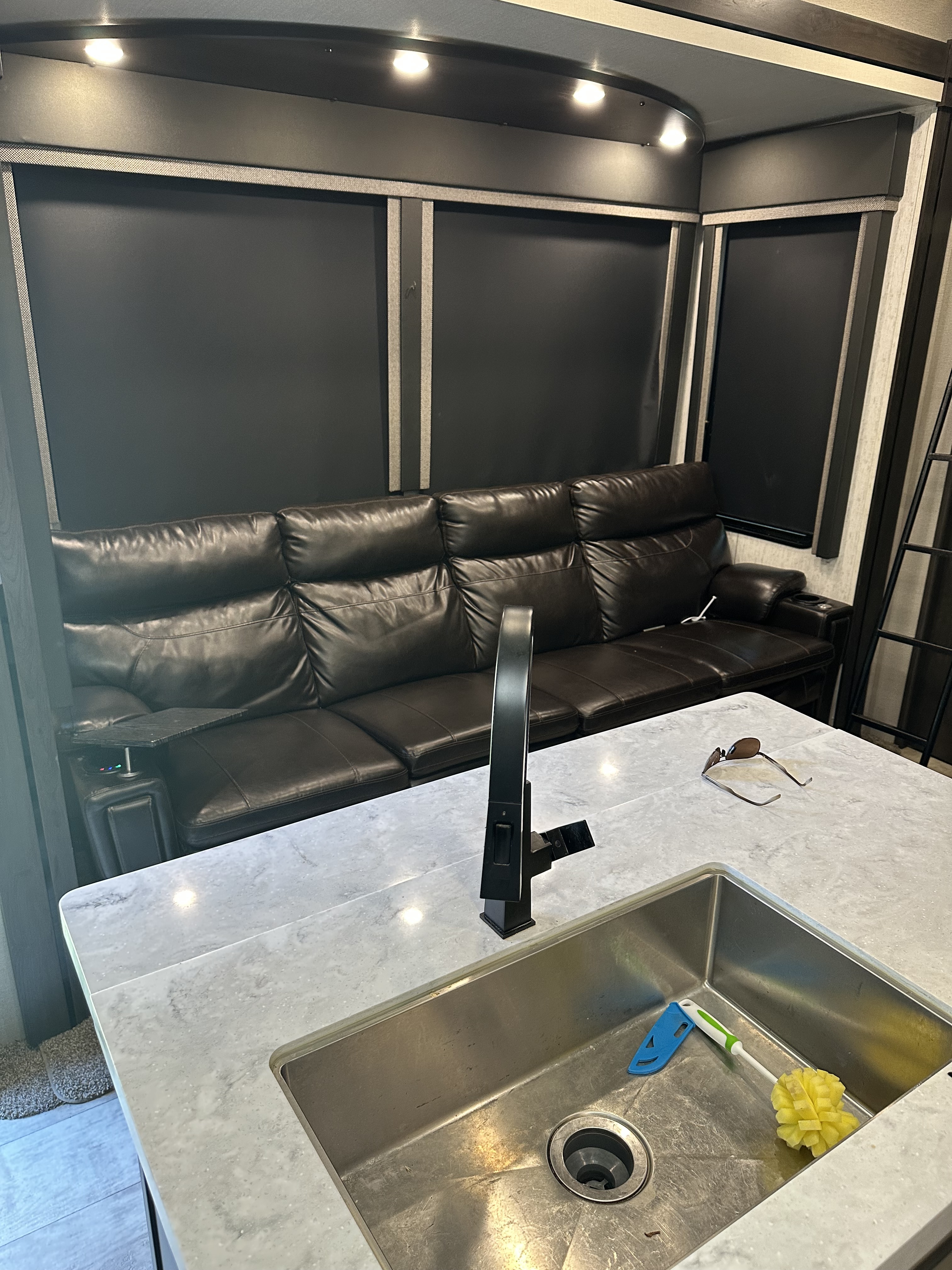 2020 Grand Design MOMENTUM M-CLASS 351M in montgomery TX