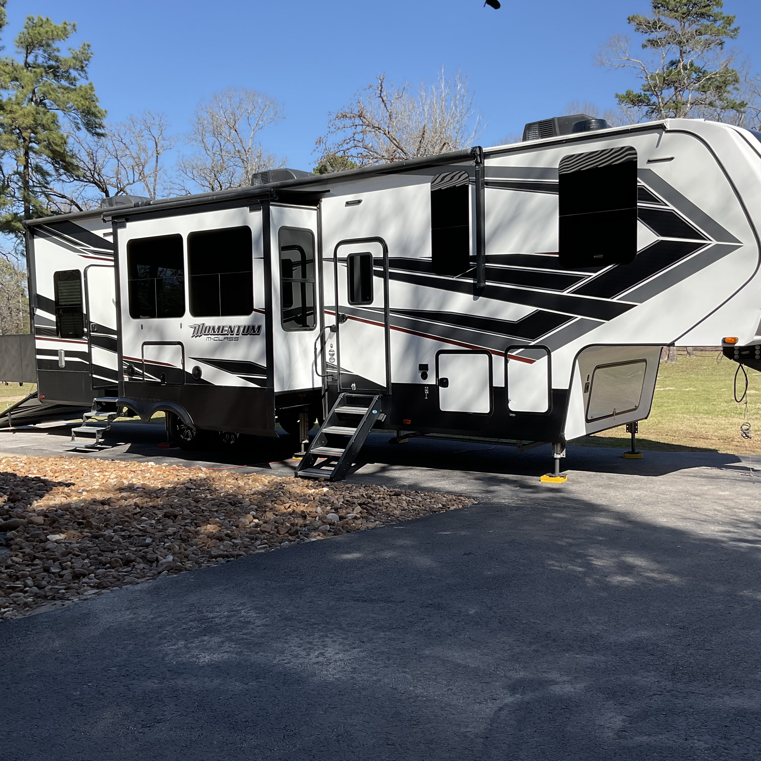 2020 Grand Design MOMENTUM M-CLASS 351M RV
