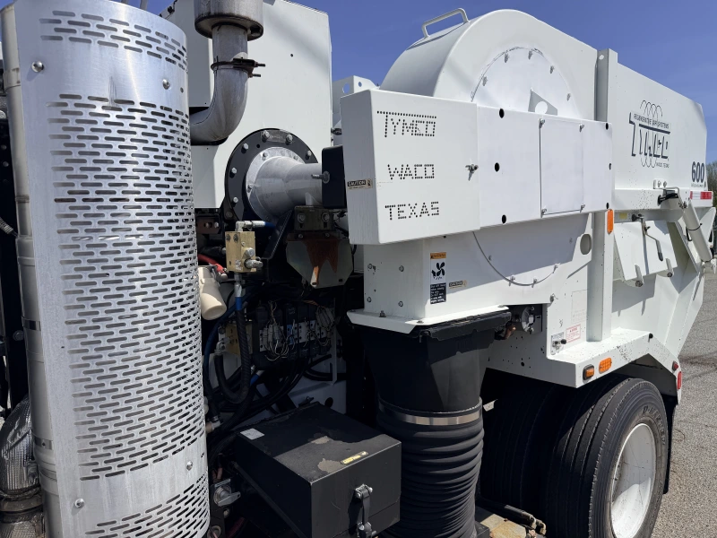 2015 FREIGHTLINER Tymco 600