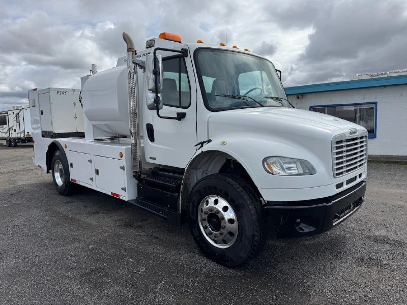 2012 FREIGHTLINER BUSINESS CLASS M2 106