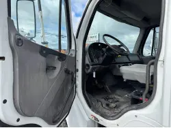 2012 FREIGHTLINER BUSINESS CLASS M2 106
