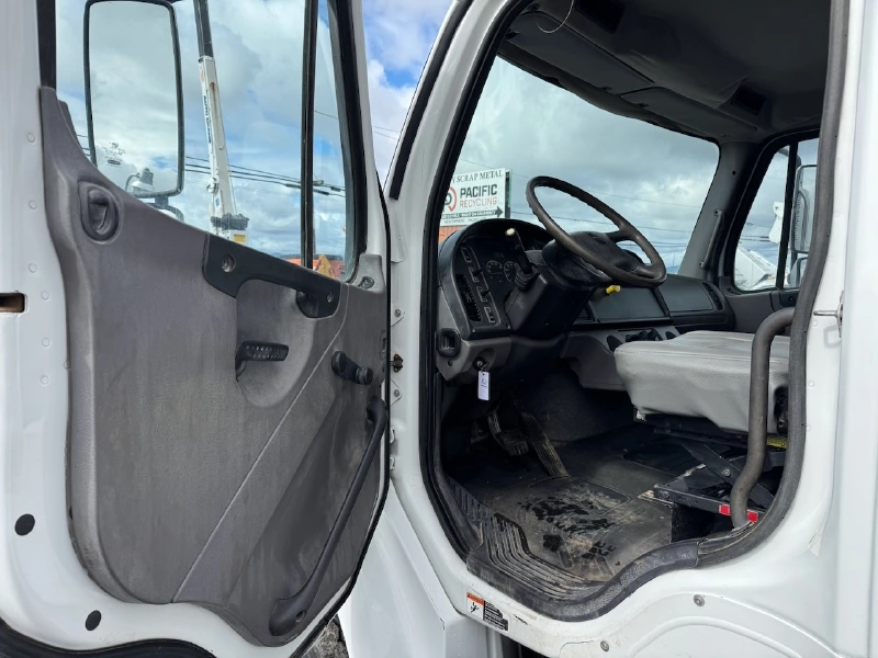 2012 FREIGHTLINER BUSINESS CLASS M2 106