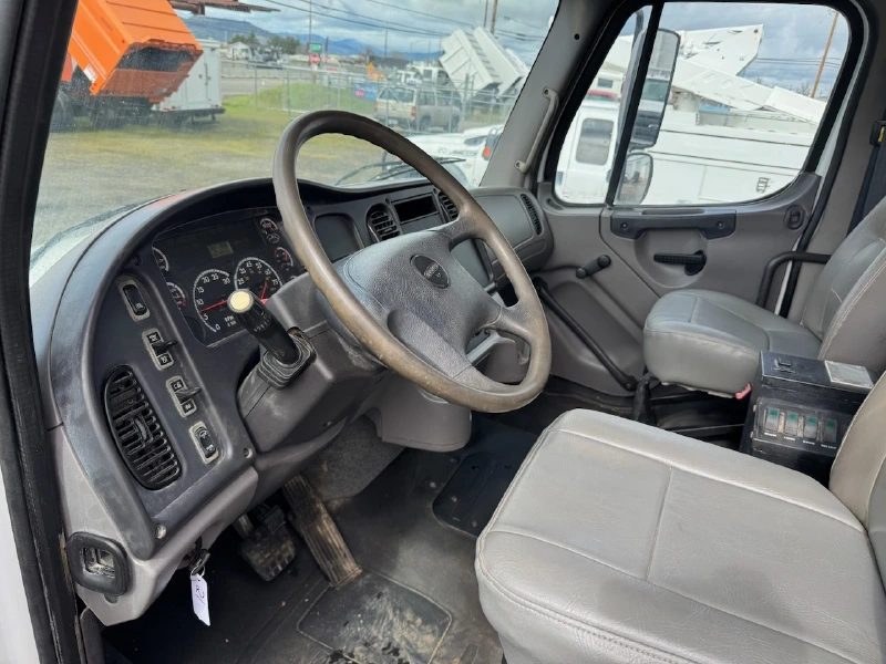 2012 FREIGHTLINER BUSINESS CLASS M2 106