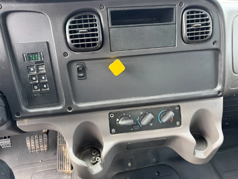 2012 FREIGHTLINER BUSINESS CLASS M2 106