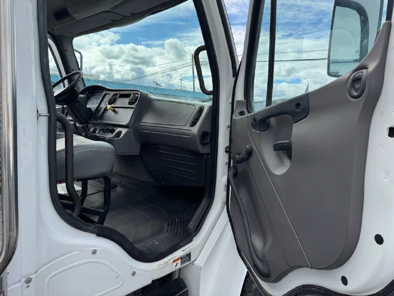 2012 FREIGHTLINER BUSINESS CLASS M2 106