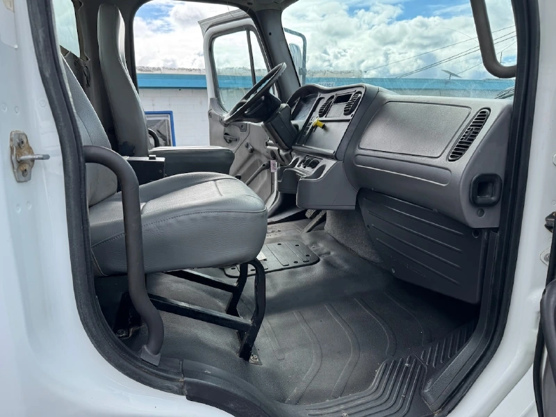 2012 FREIGHTLINER BUSINESS CLASS M2 106