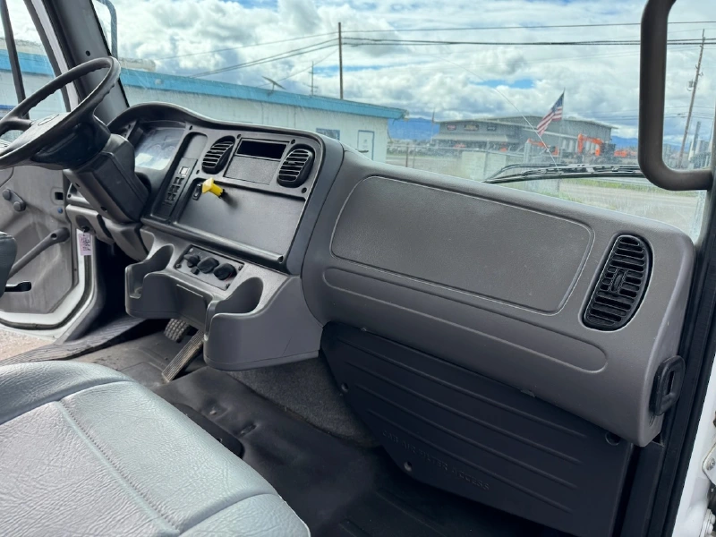 2012 FREIGHTLINER BUSINESS CLASS M2 106
