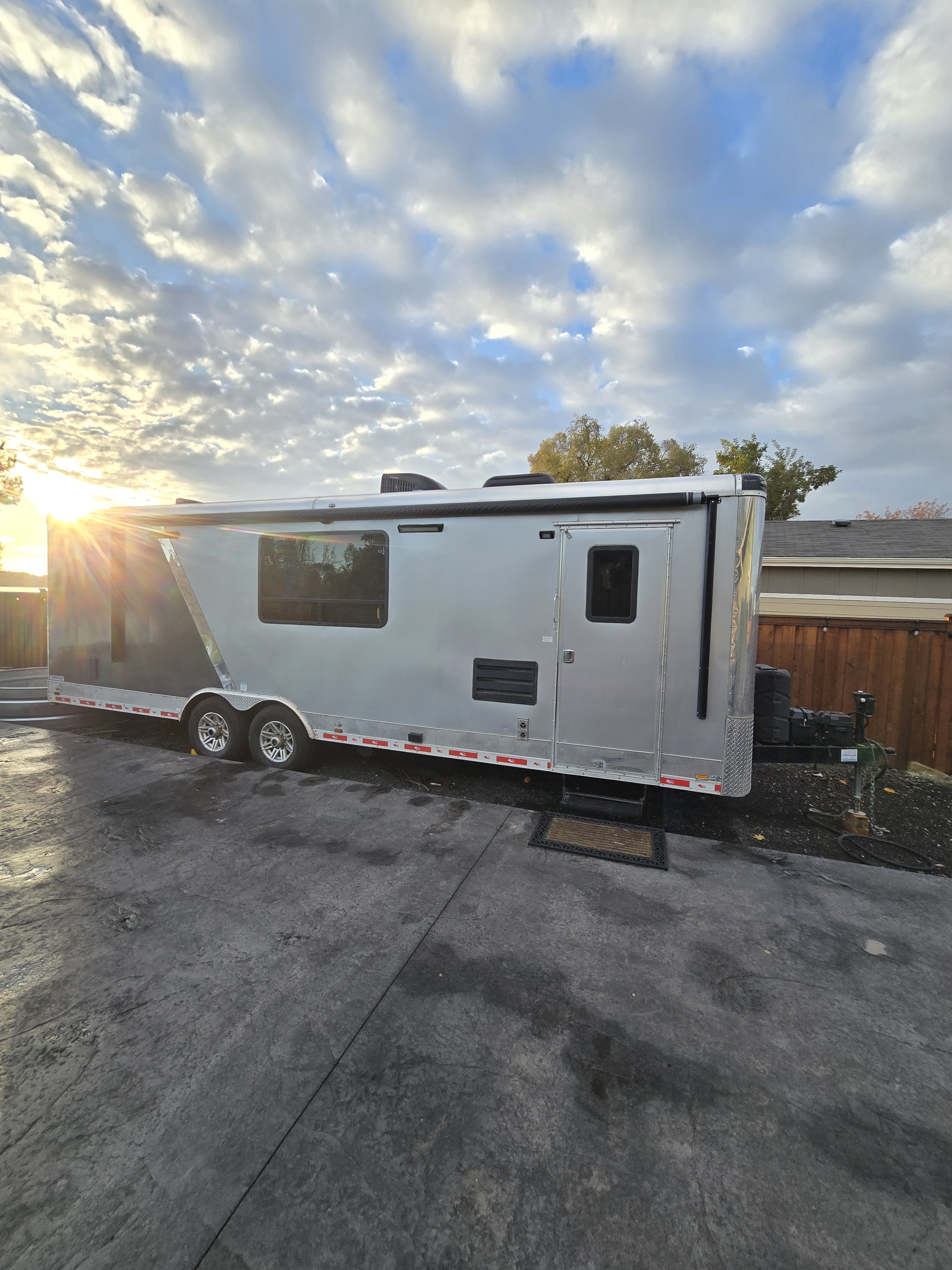 2022 Continental Cargo Traile TRAILER WITH LIVING QUARTERS RV