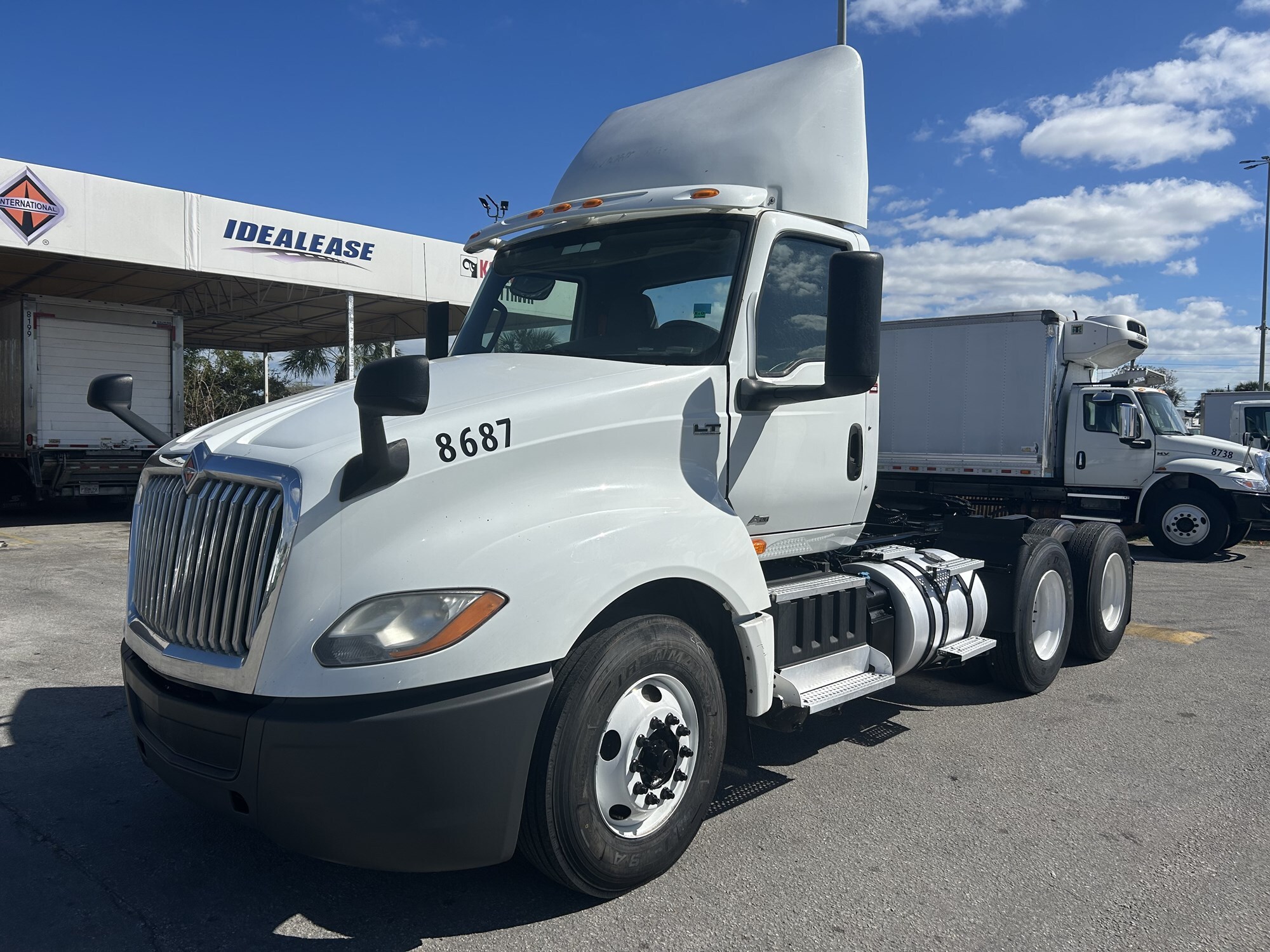 2019 INTERNATIONAL LT625 in Miami, FL
