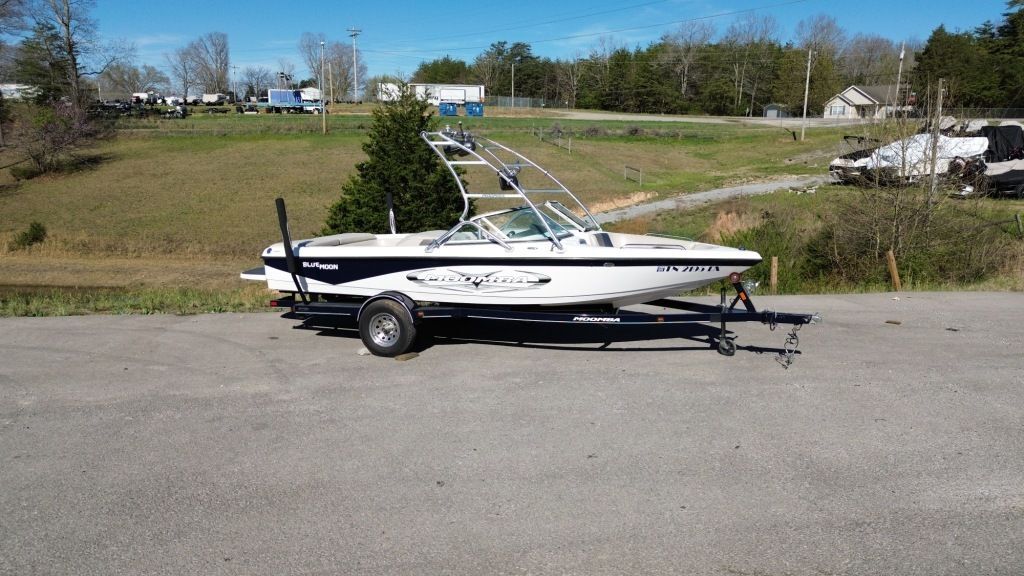 2008 Moomba Outback V in white bluff TN
