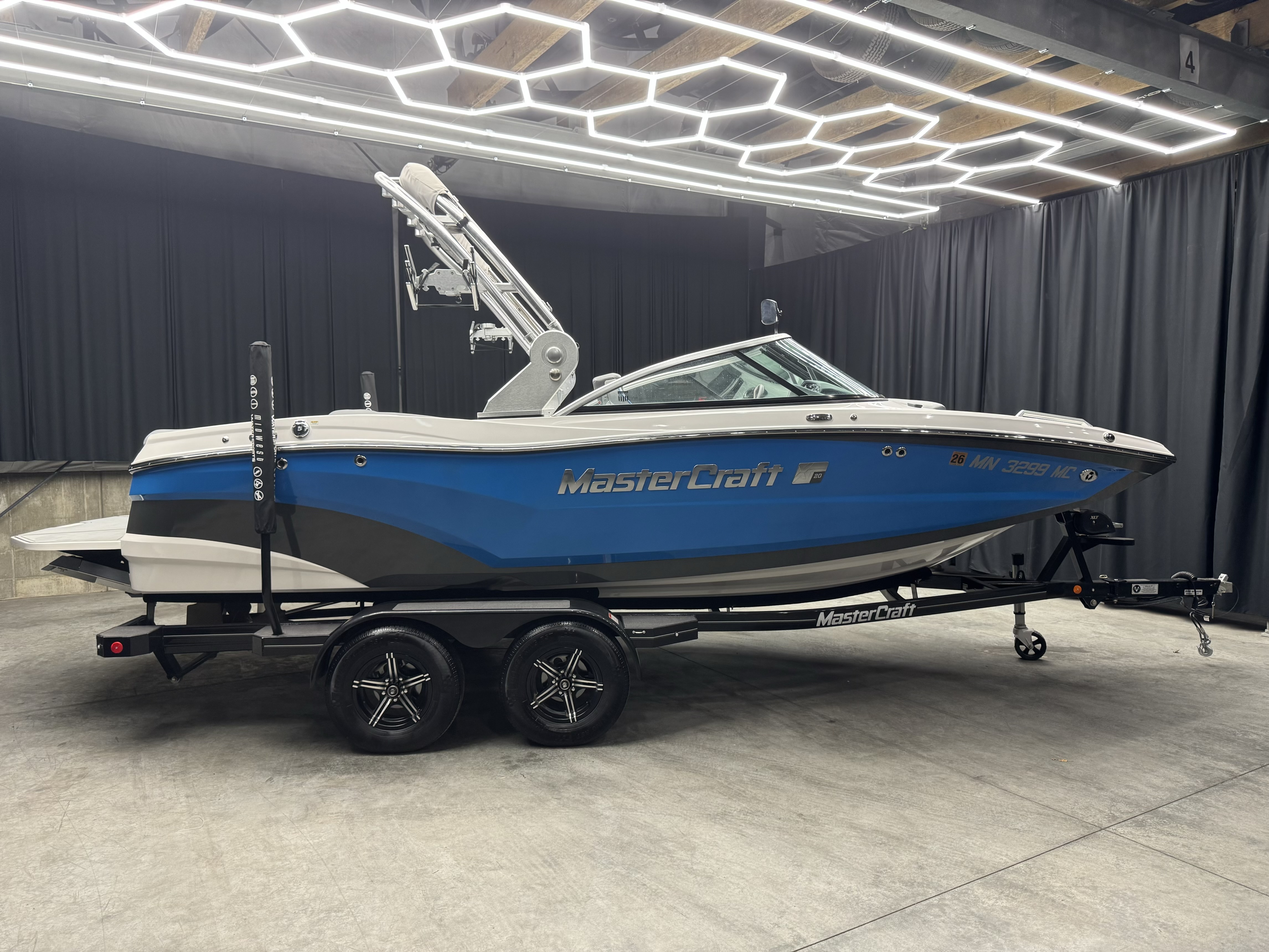 2021 Mastercraft XT20 Ski and Wakeboard Boat boat