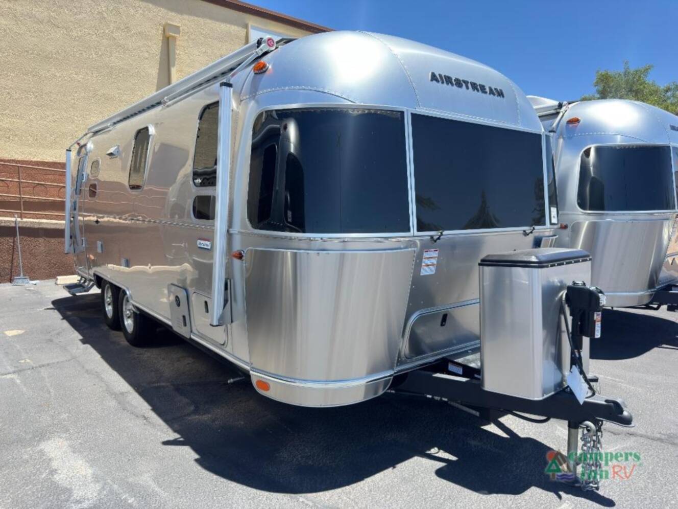 A photo of this 2026 Airstream International 25FBT
