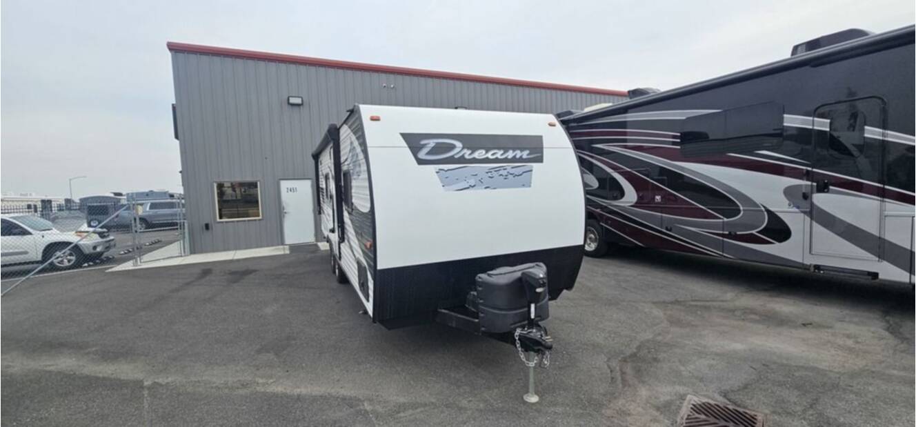 A photo of this 2022 Chinook DREAM D259RB