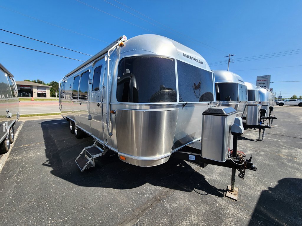2018 Airstream Flying Cloud 28RB in hales corners WI