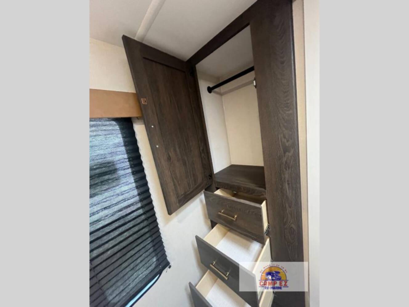 A photo of this 2026 Crossroads Rv ZINGER LITE 295BH