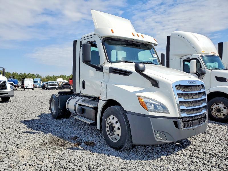 2021 FREIGHTLINER CASCADIA in Memphis, TN