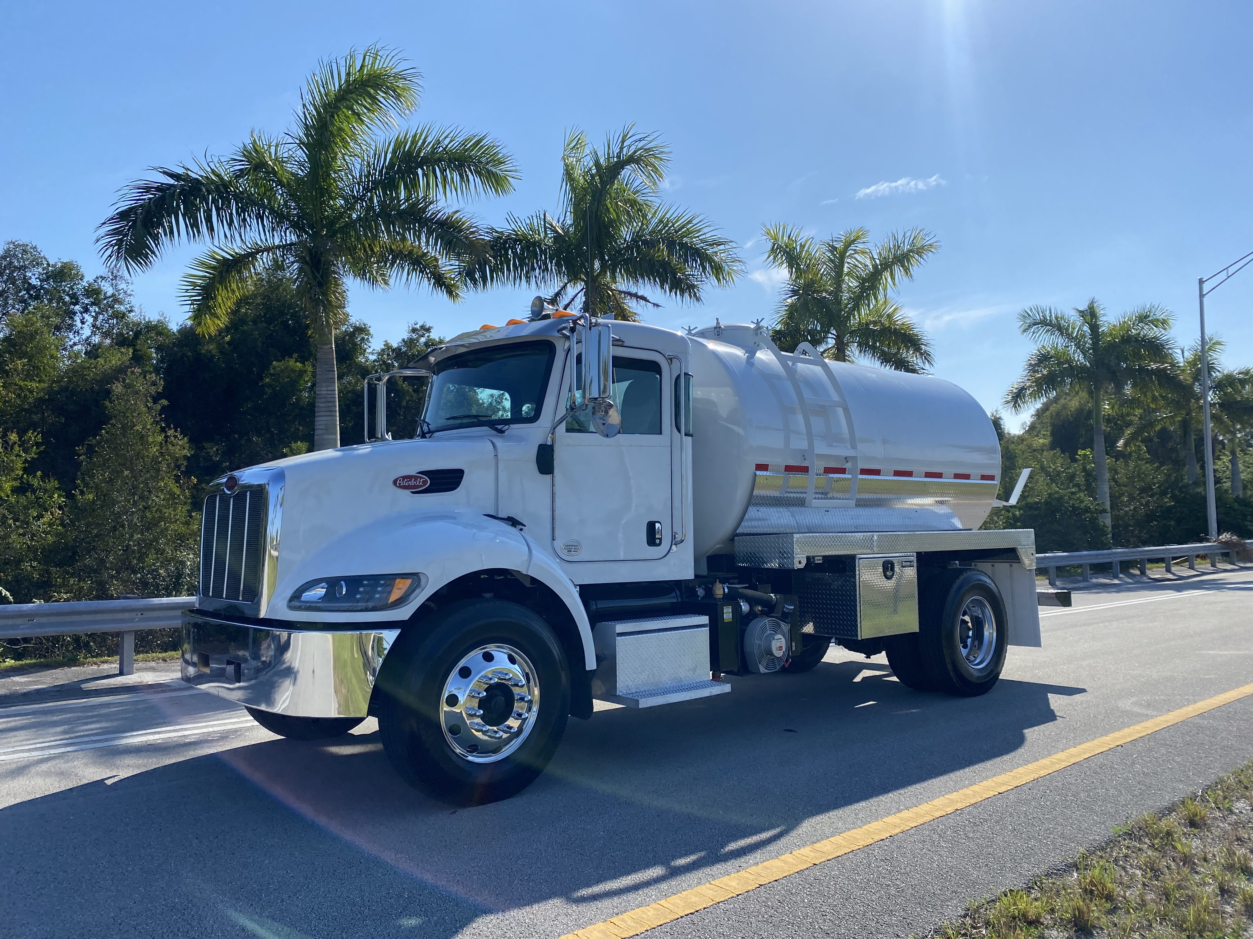 2018 PETERBILT 348 in Hialeah, FL