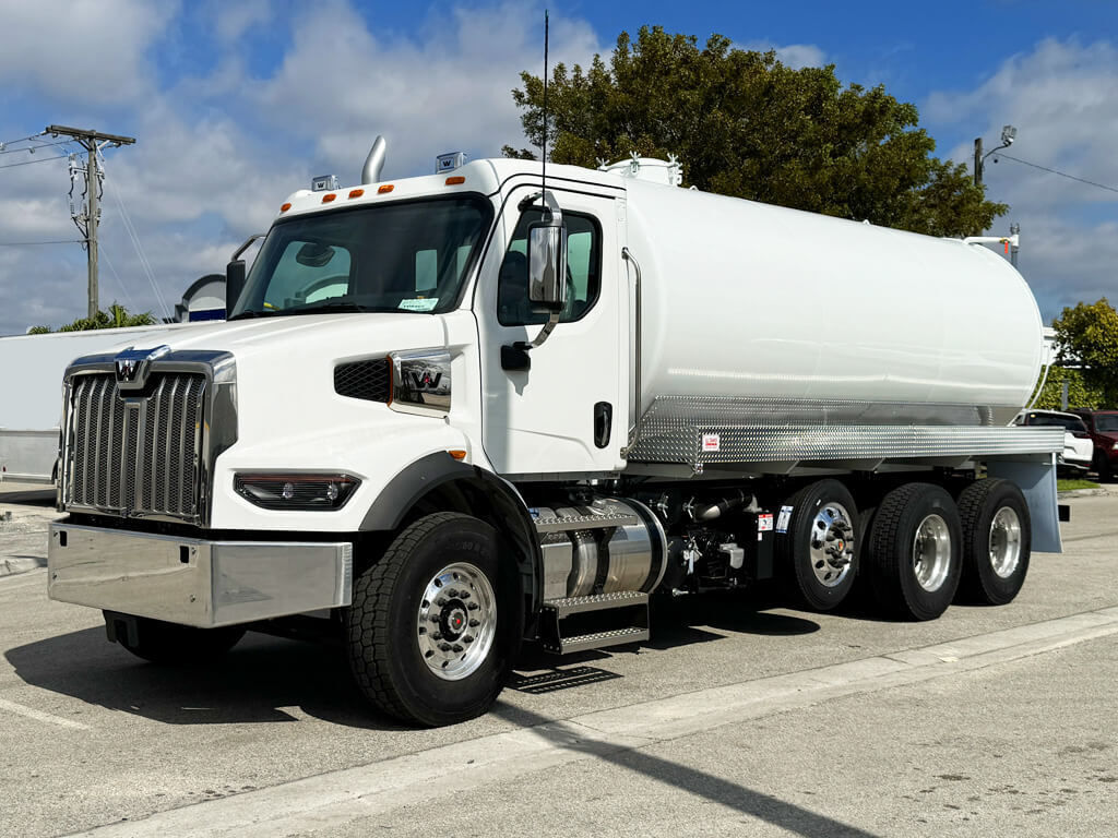 2027 WESTERN STAR 47X in Hialeah, FL