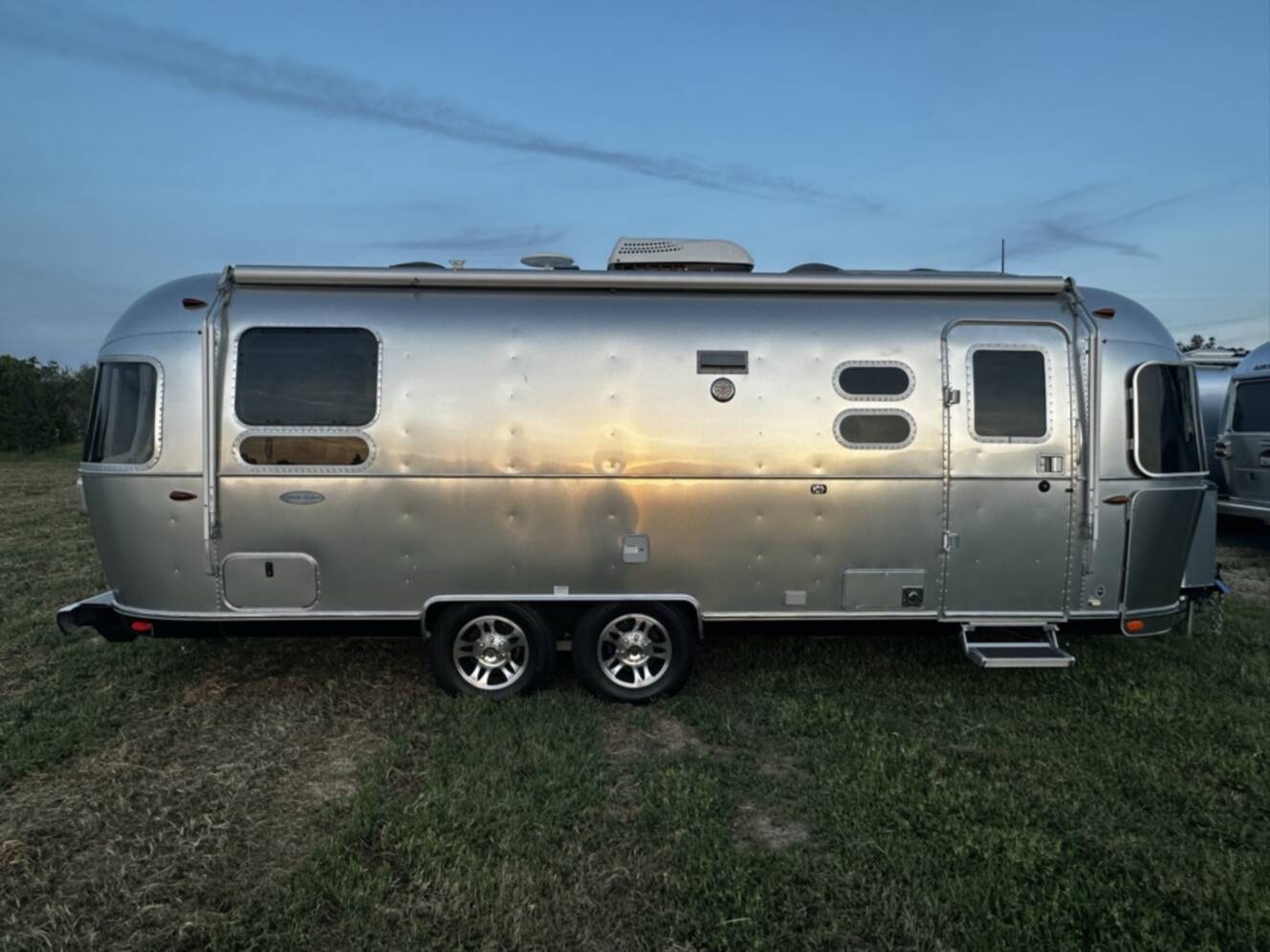 A photo of this 2017 Airstream FLYING CLOUD 25RB TWIN
