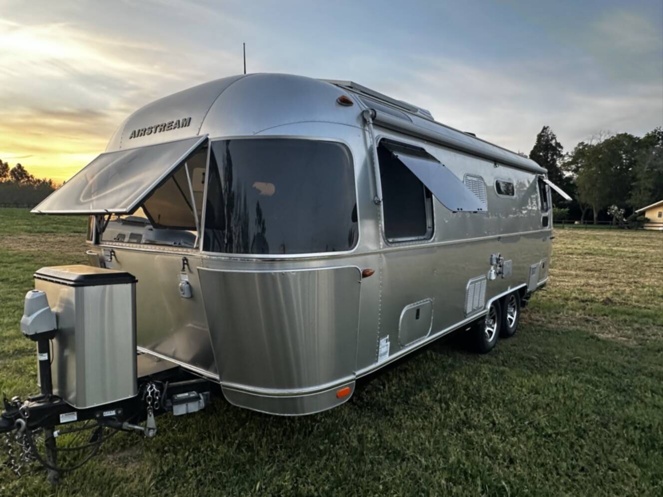 A photo of this 2017 Airstream FLYING CLOUD 25RB TWIN