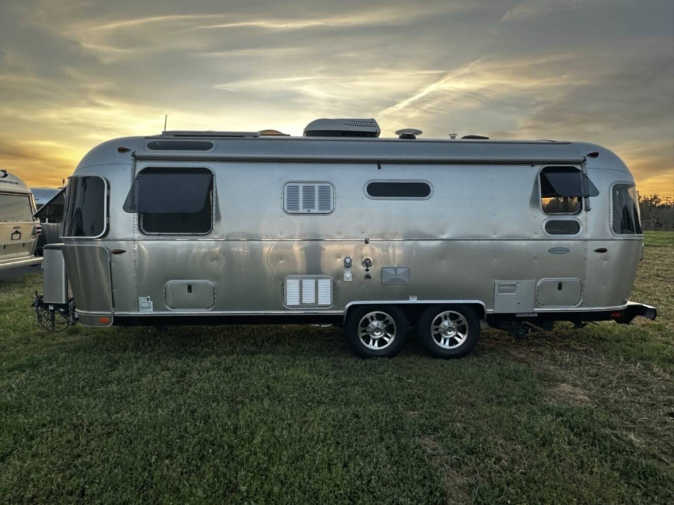 A photo of this 2017 Airstream FLYING CLOUD 25RB TWIN