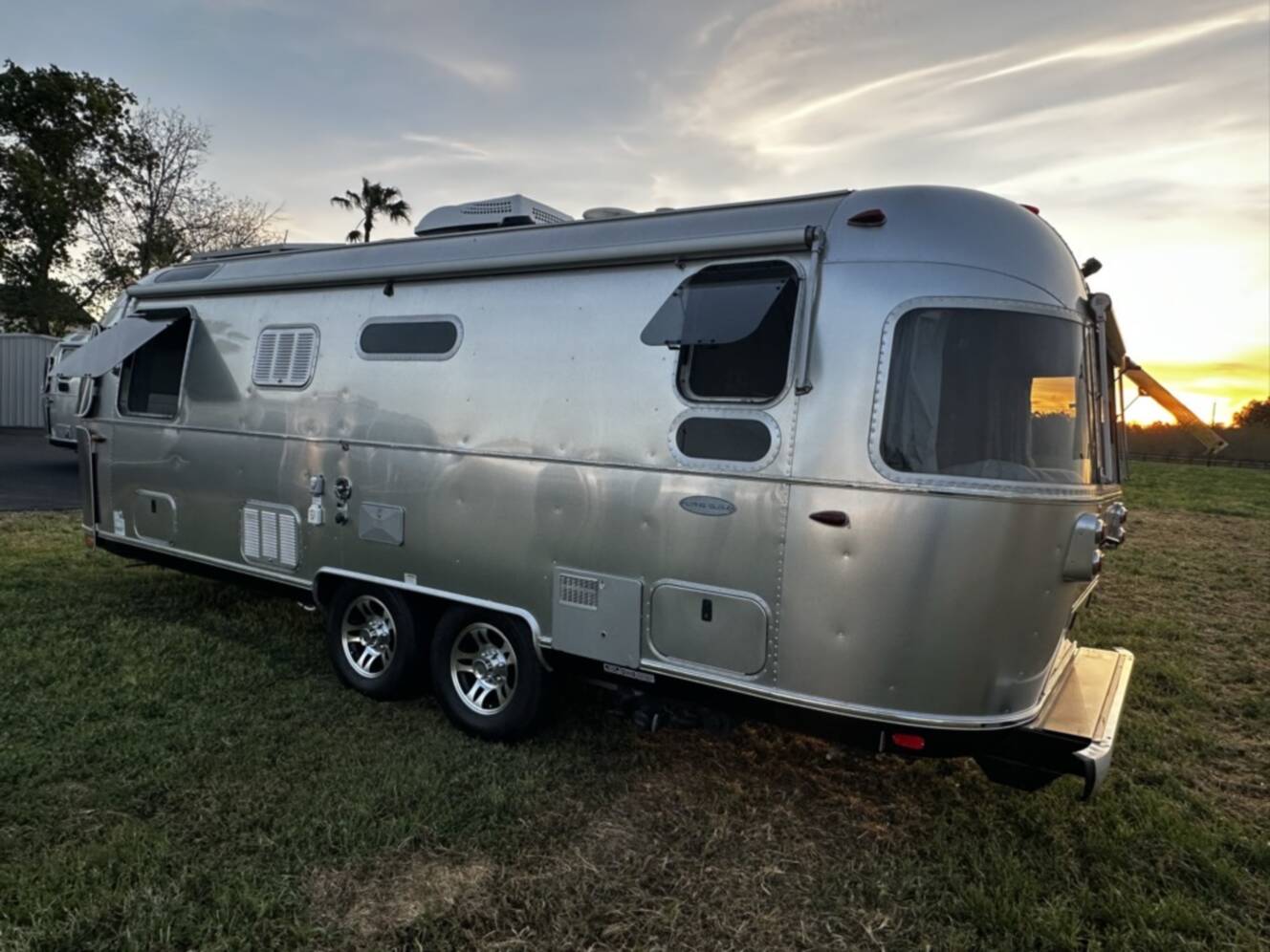 A photo of this 2017 Airstream FLYING CLOUD 25RB TWIN