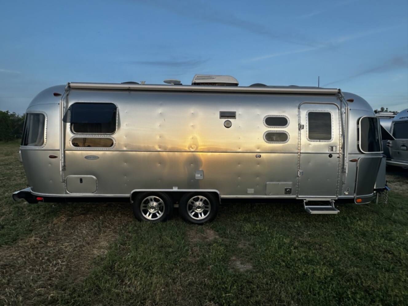 A photo of this 2017 Airstream FLYING CLOUD 25RB TWIN