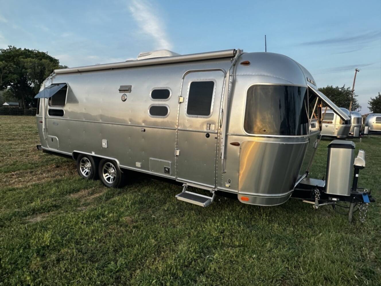 A photo of this 2017 Airstream FLYING CLOUD 25RB TWIN