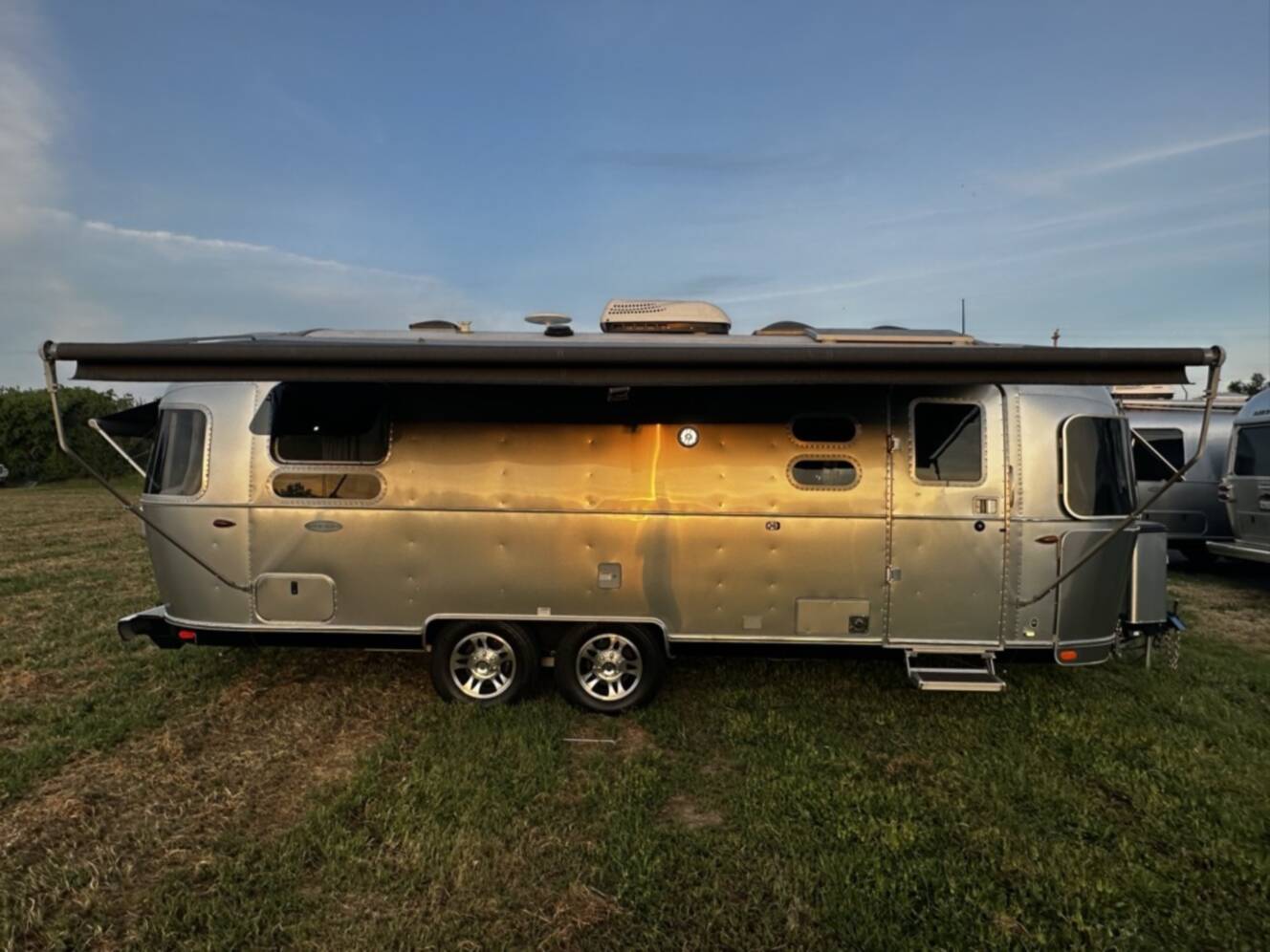 A photo of this 2017 Airstream FLYING CLOUD 25RB TWIN