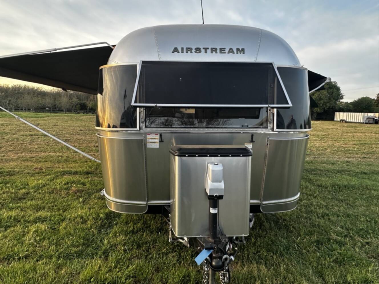 A photo of this 2017 Airstream FLYING CLOUD 25RB TWIN