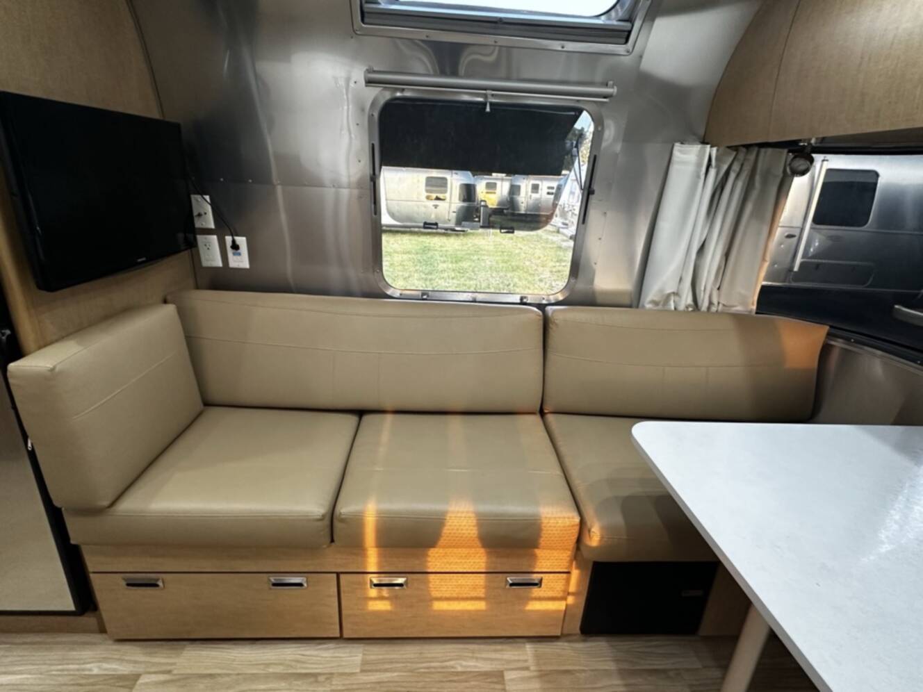 A photo of this 2017 Airstream FLYING CLOUD 25RB TWIN