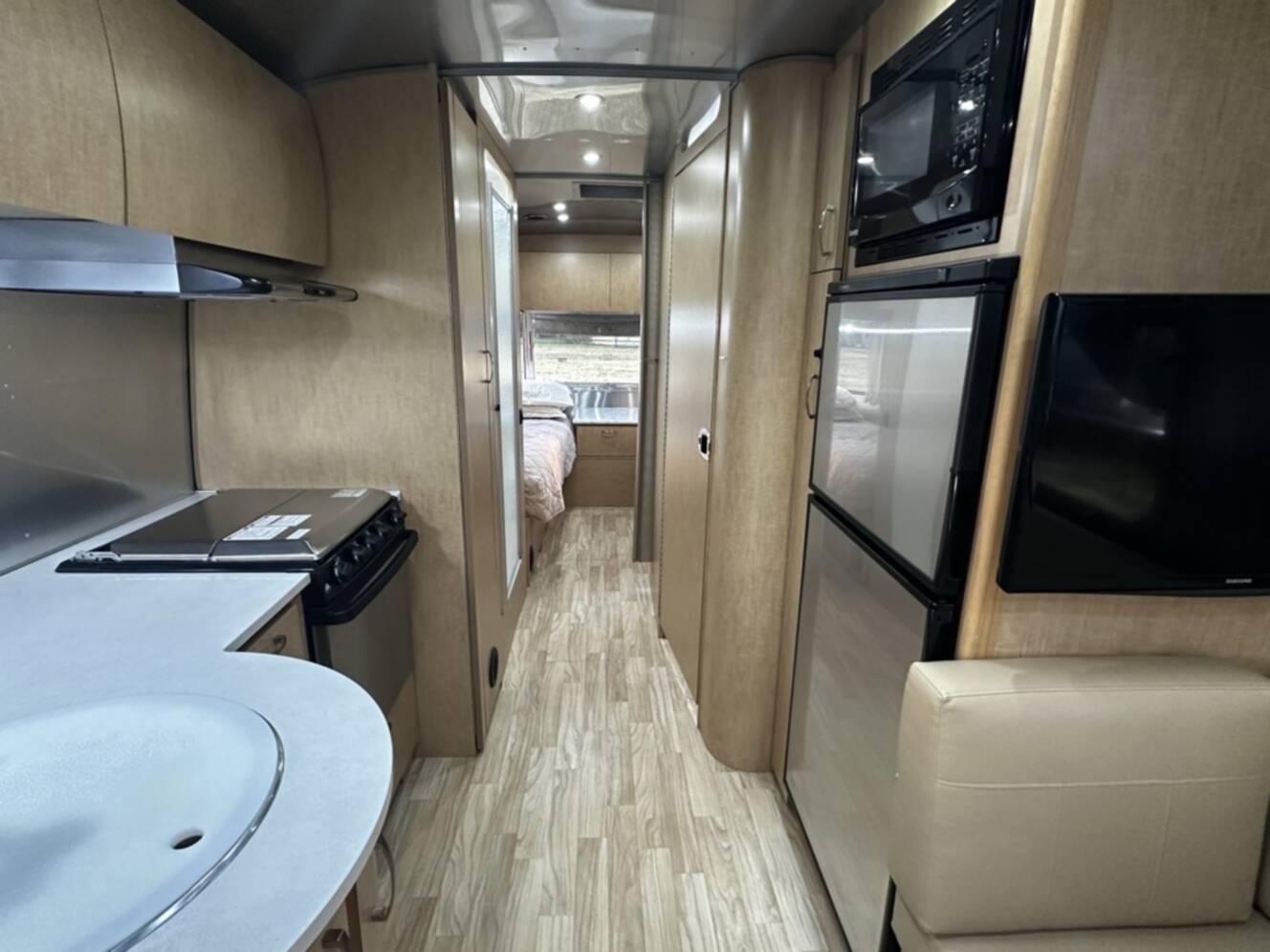 A photo of this 2017 Airstream FLYING CLOUD 25RB TWIN