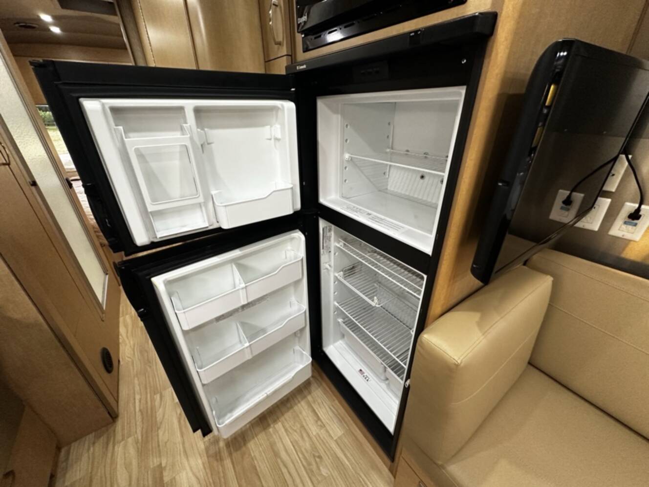 A photo of this 2017 Airstream FLYING CLOUD 25RB TWIN