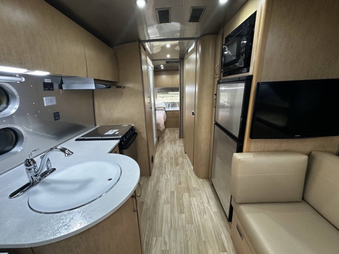 A photo of this 2017 Airstream FLYING CLOUD 25RB TWIN
