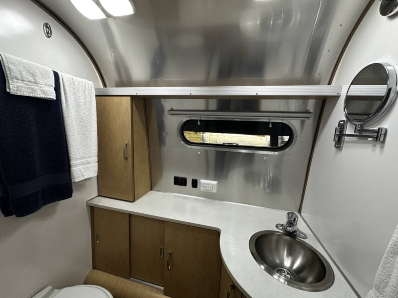 A photo of this 2017 Airstream FLYING CLOUD 25RB TWIN