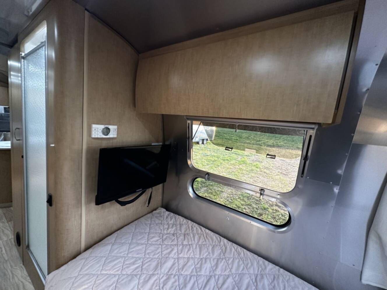 A photo of this 2017 Airstream FLYING CLOUD 25RB TWIN