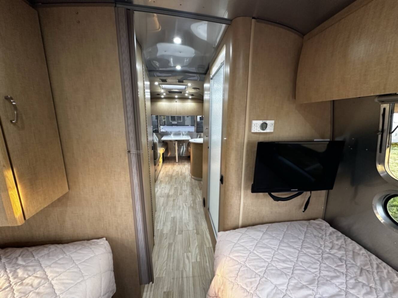 A photo of this 2017 Airstream FLYING CLOUD 25RB TWIN