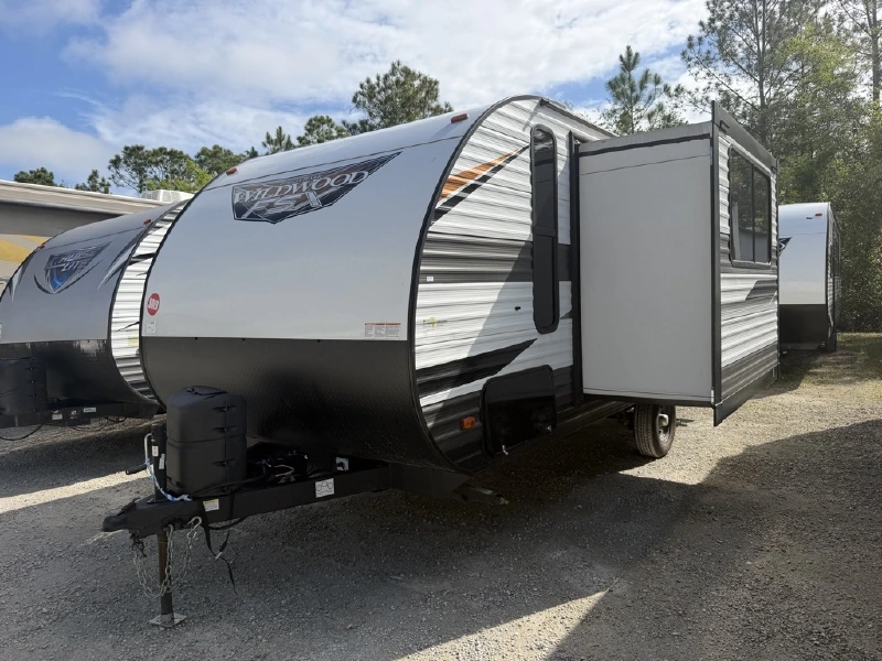 2024 FOREST RIVER WILDWOOD FSX 178BHSK