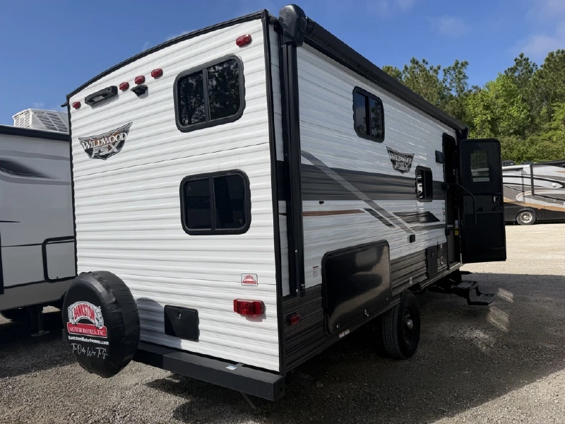 2024 FOREST RIVER WILDWOOD FSX 178BHSK