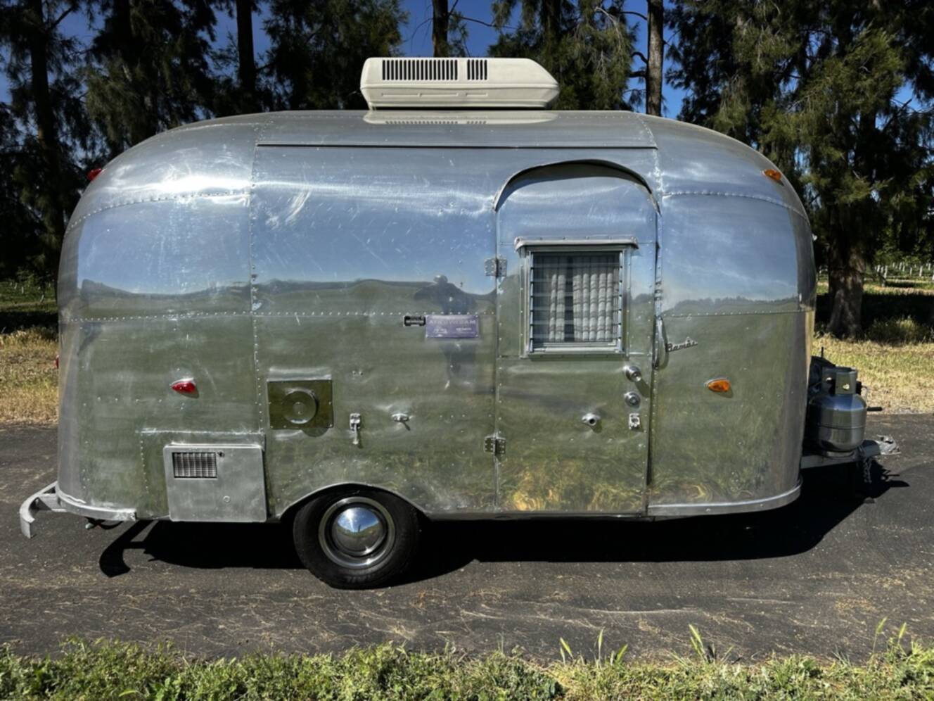 A photo of this 1962 Airstream BAMBI 16