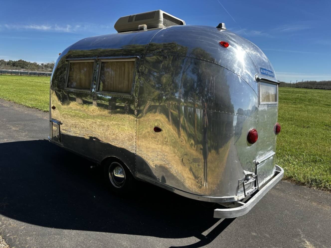 A photo of this 1962 Airstream BAMBI 16