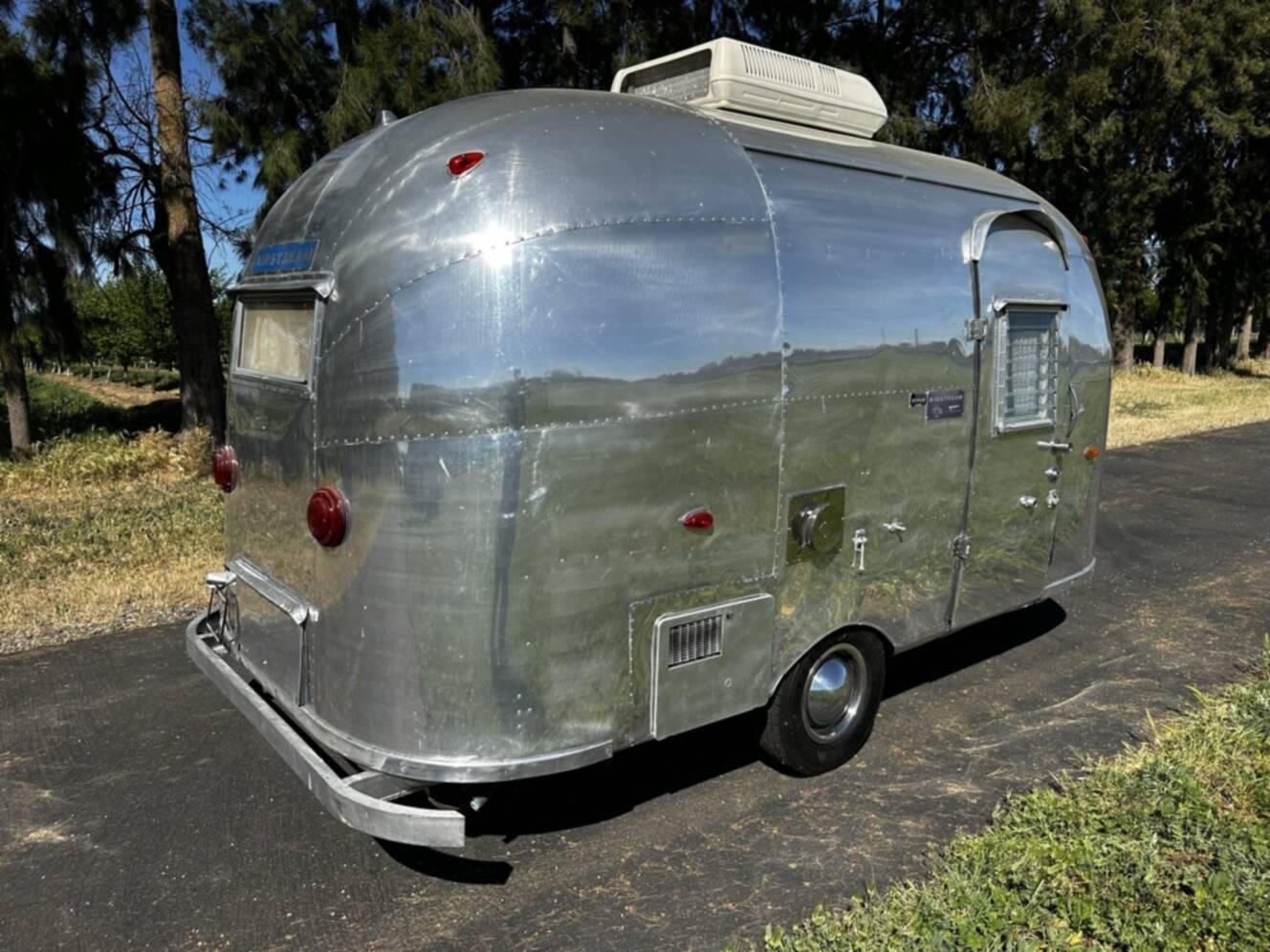 A photo of this 1962 Airstream BAMBI 16